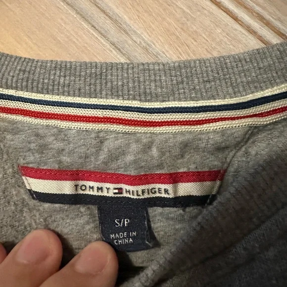 Tommy Hilfiger American Flag Gray Star Crew Neck Sweater Sherpa Embroidered - Picture 7 of 8